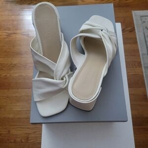 Everlane knot mules. New Cream. Casual. Open Toe